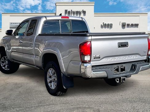 Used 2018 Toyota Tacoma SR5 image 12