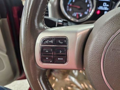 Used 2012 Jeep Grand Cherokee Laredo w/ Laredo E Group image 11