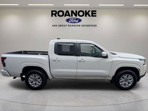Used 2023 Nissan Frontier SV w/ SV Convenience Package AWD/4WD image 11