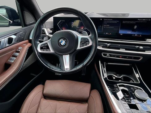 Used 2023 BMW X7 xDrive40i w/ M Sport Package AWD/4WD image 5