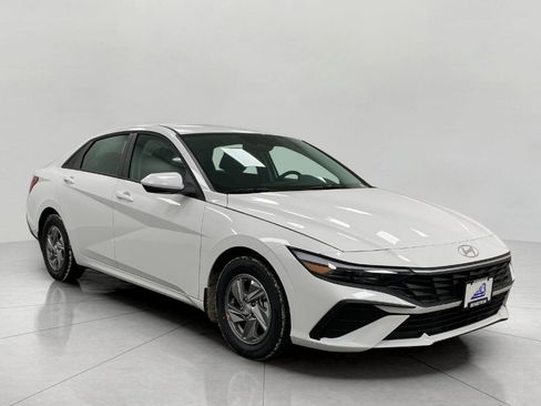 New 2026 Hyundai Elantra SE image 1