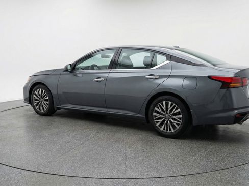 Used 2025 Nissan Altima 2.5 SV image 6