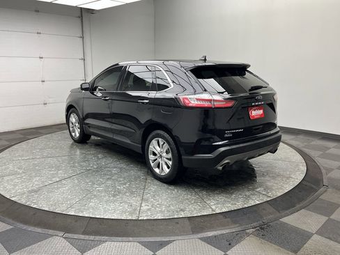 Used 2022 Ford Edge Titanium image 2