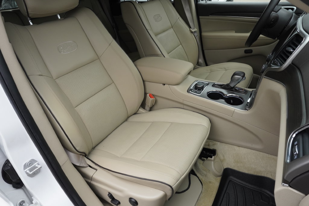 Used 2018 Jeep Grand Cherokee Overland AWD/4WD image 24