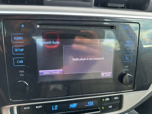 Used 2018 Toyota Corolla LE image 31