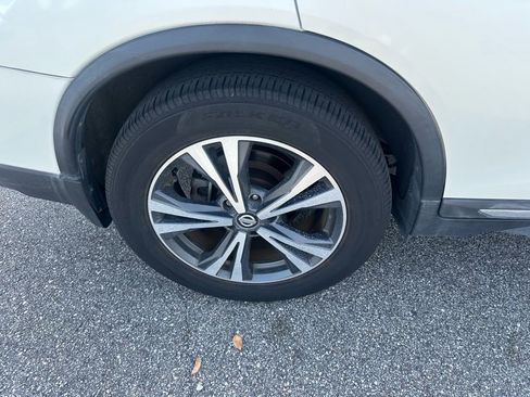 Used 2017 Nissan Rogue SL w/ SL Premium Package image 6