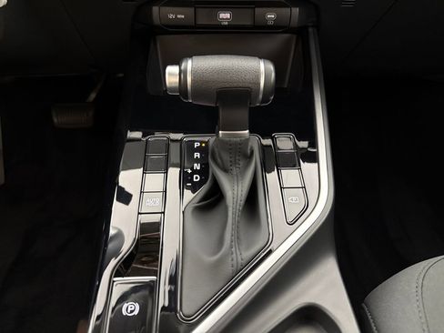 Used 2023 Kia Niro LX image 18