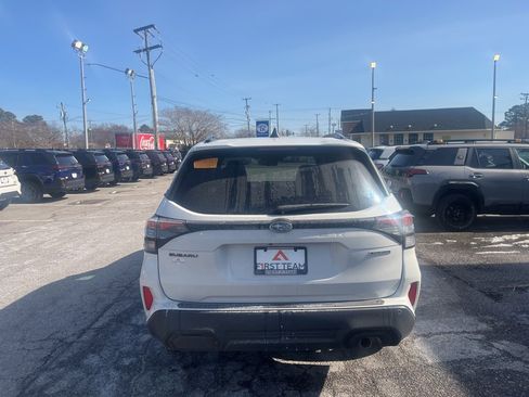 Used 2025 Subaru Forester Touring image 5