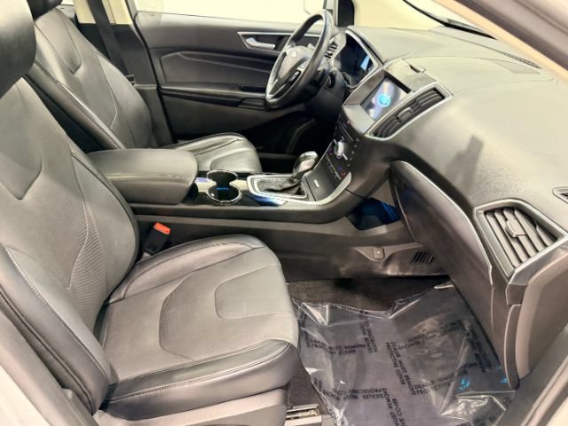 Used 2018 Ford Edge Titanium w/ Equipment Group 301A AWD/4WD image 29