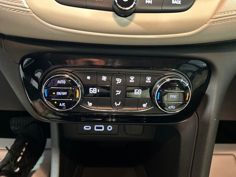 Used 2020 Buick Encore GX Essence w/ Advanced Technology Package AWD/4WD image 17