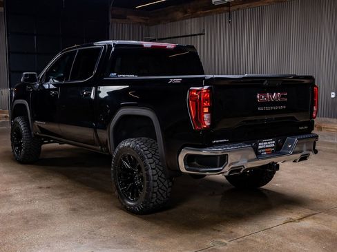 Used 2025 GMC Sierra 1500 SLE w/ X31 Off-Road Package image 7