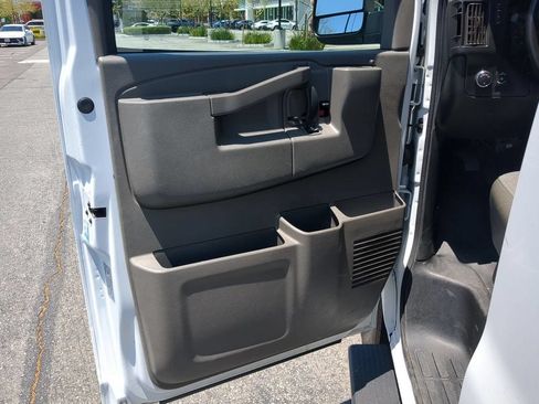 Used 2022 GMC Savana 3500 LS RWD image 25