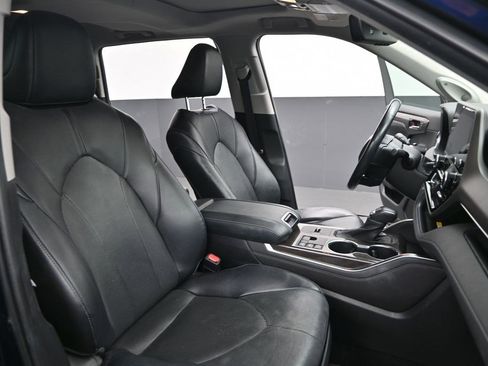 Used 2023 Toyota Highlander Limited FWD image 28