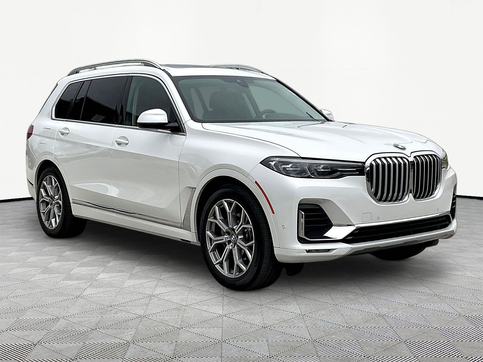 Used 2021 BMW X7 xDrive40i w/ Executive Package AWD/4WD image 3