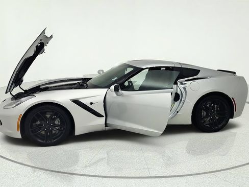 Certified 2019 Chevrolet Corvette Stingray Coupe w/ Carbon Flash Badge Package RWD image 27
