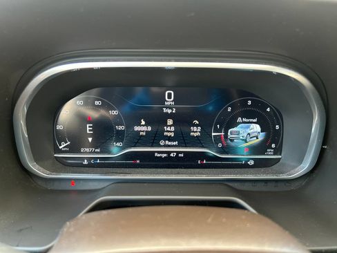 Used 2023 GMC Yukon SLT w/ SLT Premium Package RWD image 19