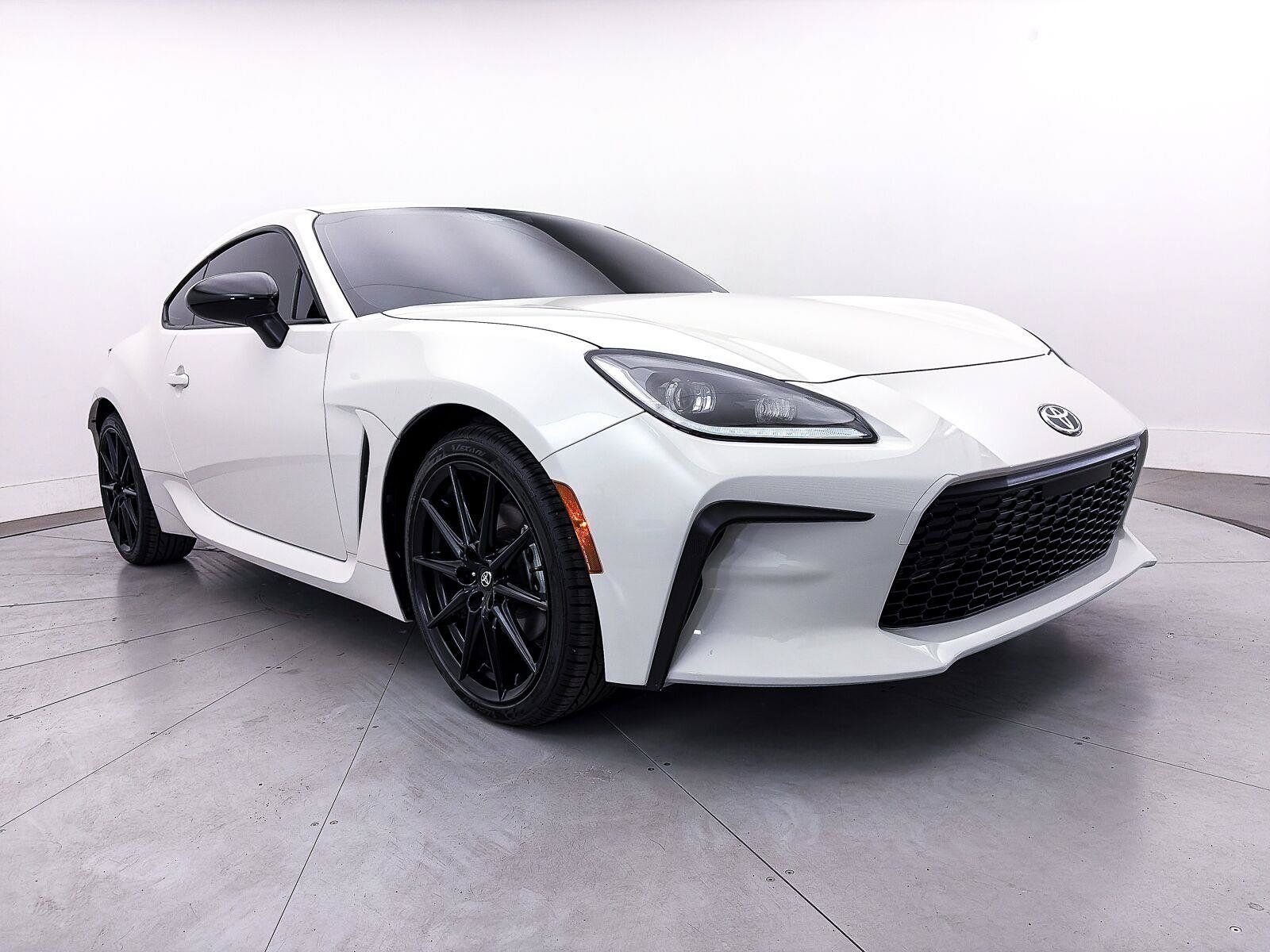 Used 2024 Toyota GR86 Premium RWD image 9