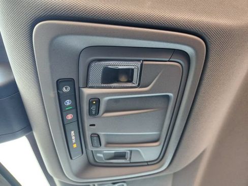 Used 2019 Chevrolet Silverado 1500 LTZ w/ Safety Package AWD/4WD image 27