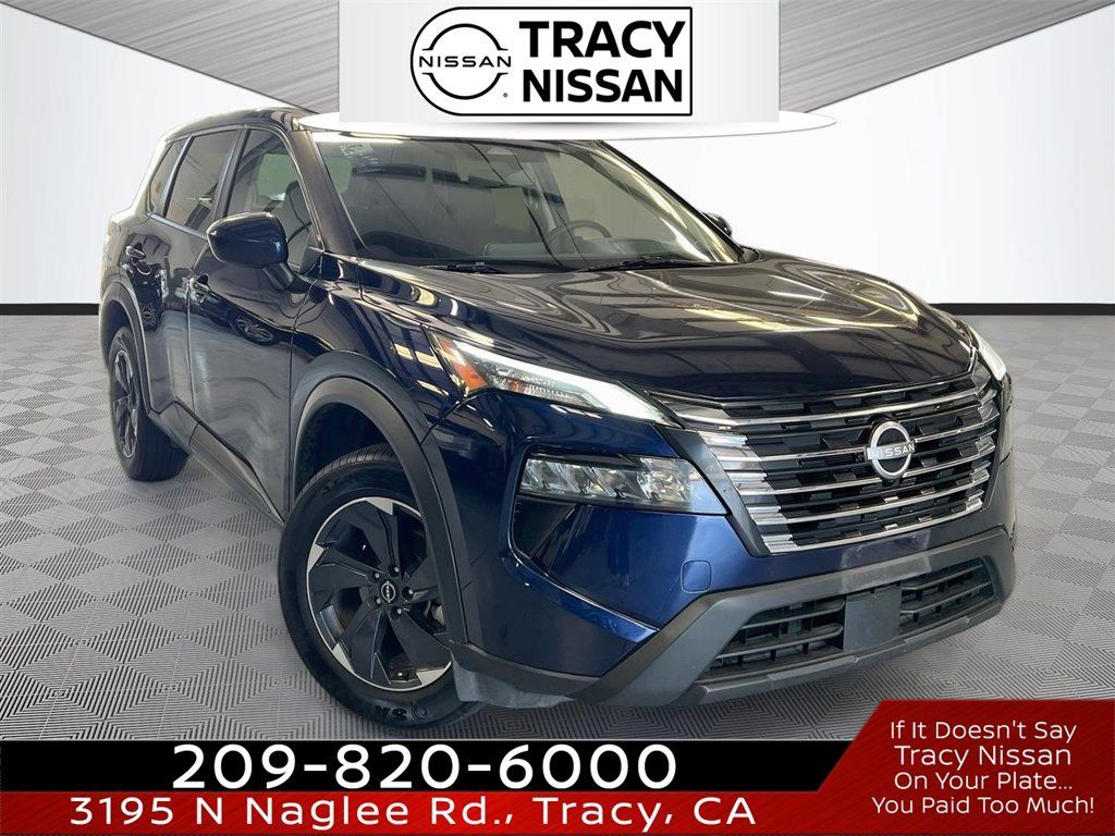 Used 2025 Nissan Rogue SV FWD image 1