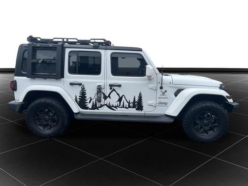 Used 2023 Jeep Wrangler Unlimited Sahara w/ Cold Weather Group AWD/4WD image 6