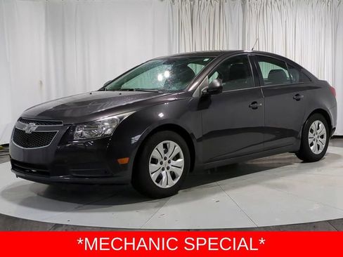 Used 2014 Chevrolet Cruze LS image 4