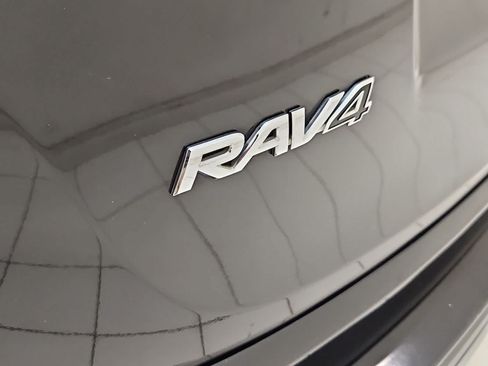 Used 2018 Toyota RAV4 XLE FWD image 20