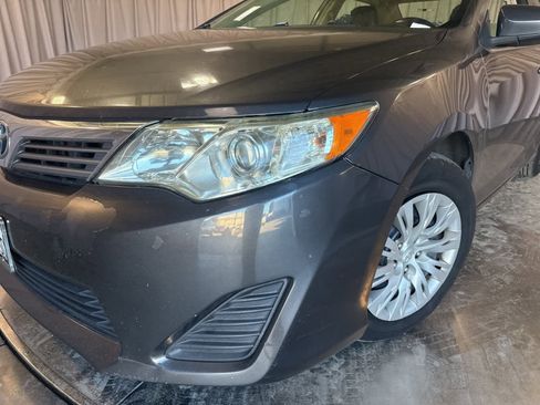 Used 2014 Toyota Camry L image 10