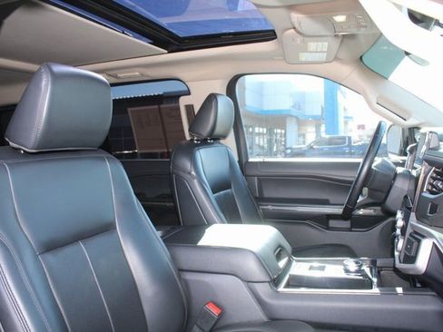 Used 2023 Ford Expedition XLT image 20