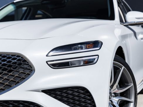 Used 2023 Genesis G70 2.0T image 13