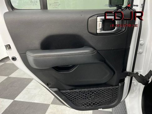 Used 2020 Jeep Wrangler Unlimited Sahara AWD/4WD image 18