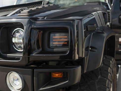 Used 2004 HUMMER H2 w/ Preferred Equipment Group image 94