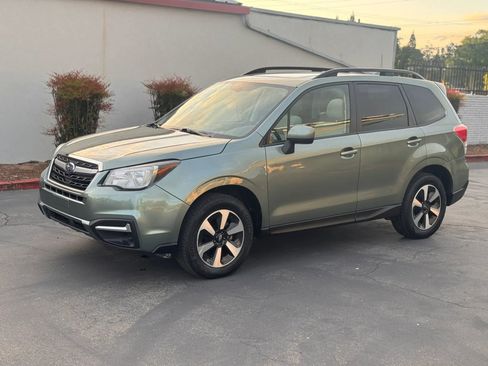 Used 2017 Subaru Forester 2.5i Premium w/ All-Weather Package image 2