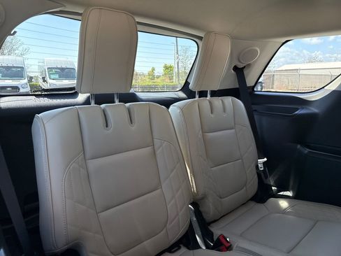 Used 2017 Ford Explorer Platinum image 28