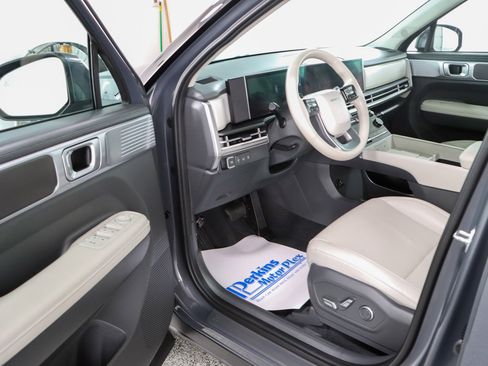 Used 2025 Hyundai Santa Fe SEL FWD image 3