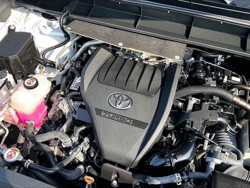 Used 2023 Toyota Highlander XLE FWD image 32