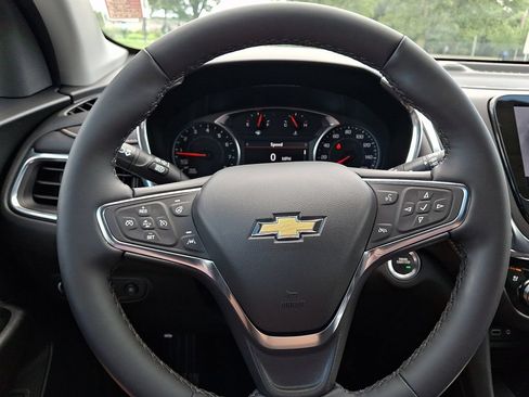 Used 2024 Chevrolet Equinox Premier AWD/4WD image 19