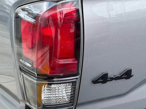 Certified 2018 Toyota Tacoma Limited AWD/4WD image 36