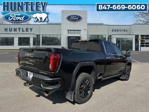 Used 2021 GMC Sierra 3500 Denali w/ Denali Black Diamond Edition image 5