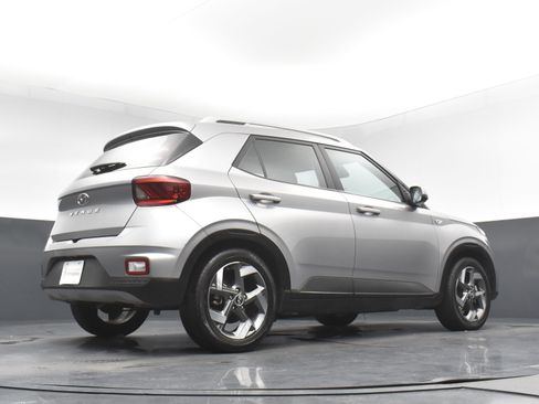 Used 2023 Hyundai Venue SEL image 25