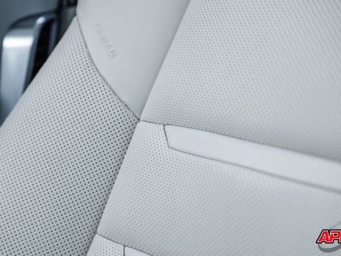 Used 2018 Porsche Panamera 4S image 26