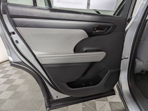 Used 2023 Toyota Highlander LE image 40