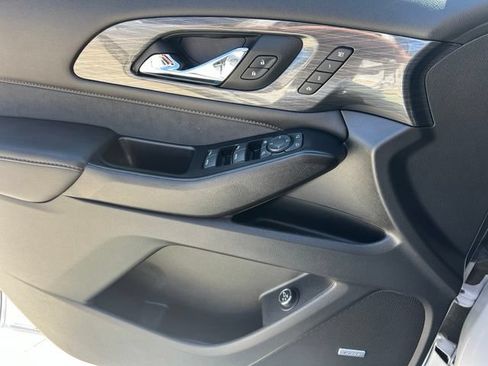 Used 2023 Chevrolet Traverse High Country AWD/4WD image 18