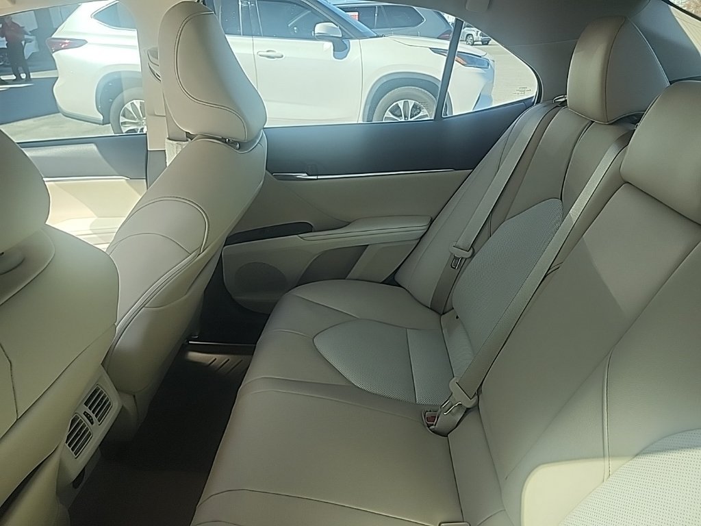 Used 2020 Toyota Camry XLE FWD image 10