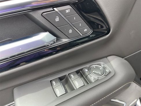 New 2025 Chevrolet Suburban Premier image 13