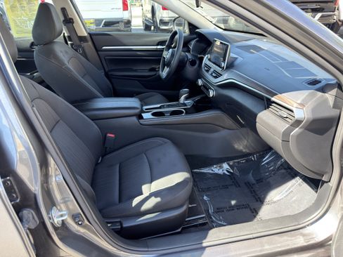 Used 2023 Nissan Altima 2.5 SV FWD image 10