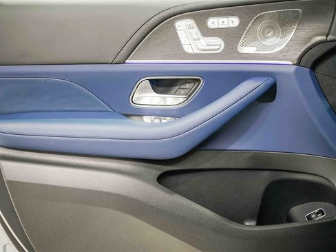 New 2026 Mercedes-Benz GLS 580 4MATIC image 19