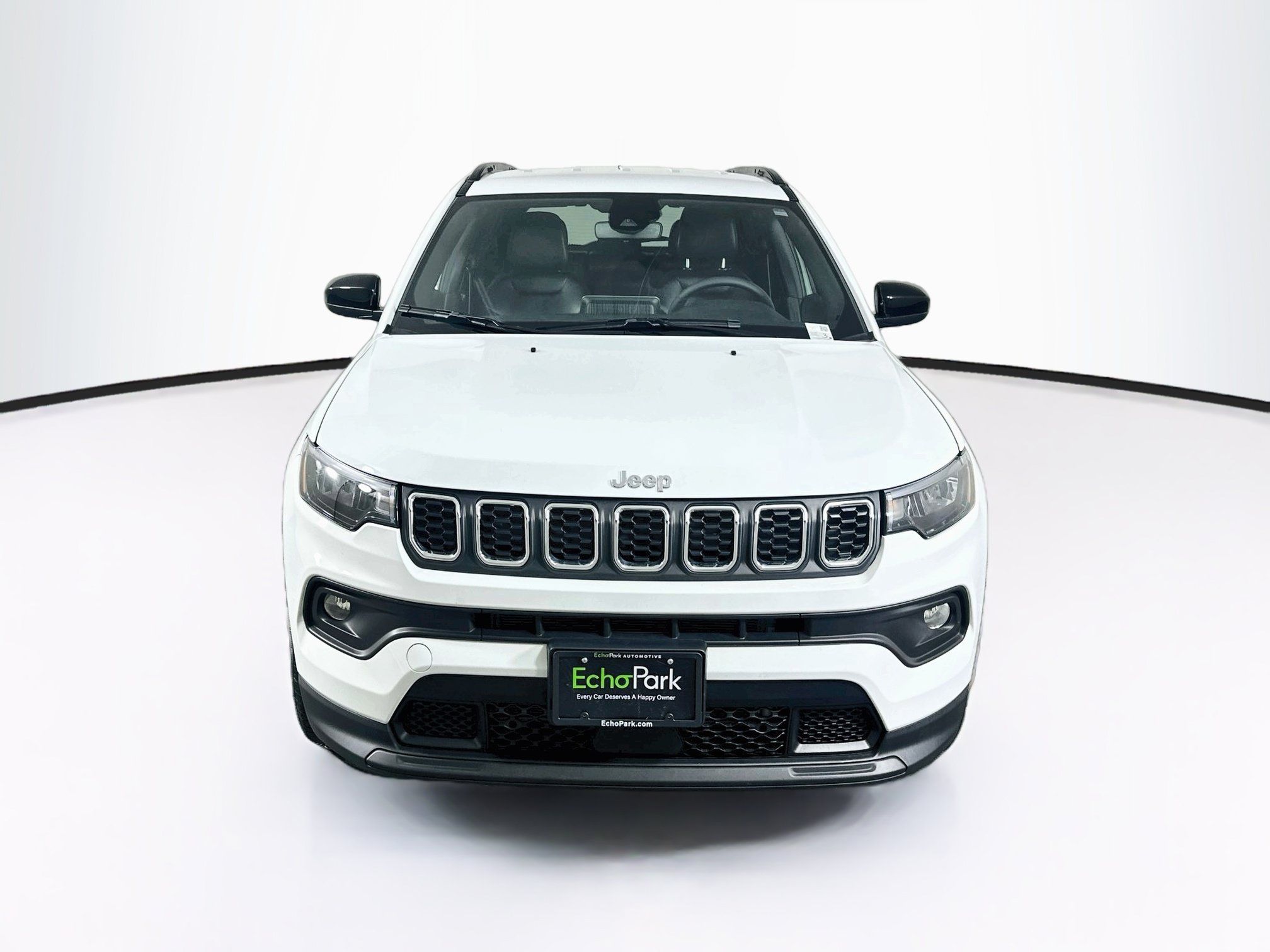 Used 2025 Jeep Compass Latitude AWD/4WD image 2