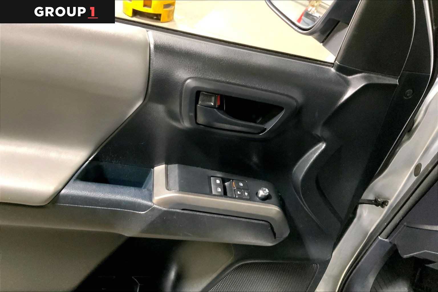Certified 2017 Toyota Tacoma SR5 AWD/4WD image 34