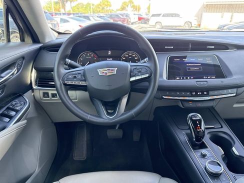 Used 2021 Cadillac XT4 Premium Luxury AWD/4WD image 17