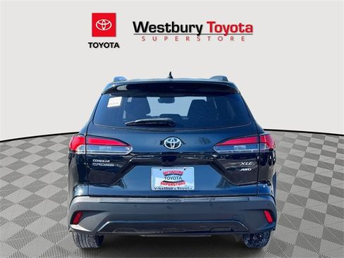 Used 2024 Toyota Corolla Cross XLE image 7